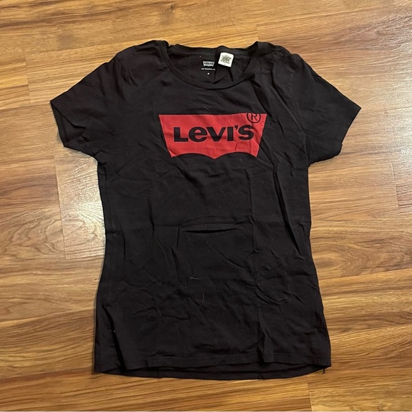 Levi’s Black Perfect T-Shirt with Red Batwing Logo - Picture 1 of 4